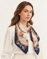 Lacivert Bordürlü Krem Çiçekli %100 İpek Twill Eşarp — 2